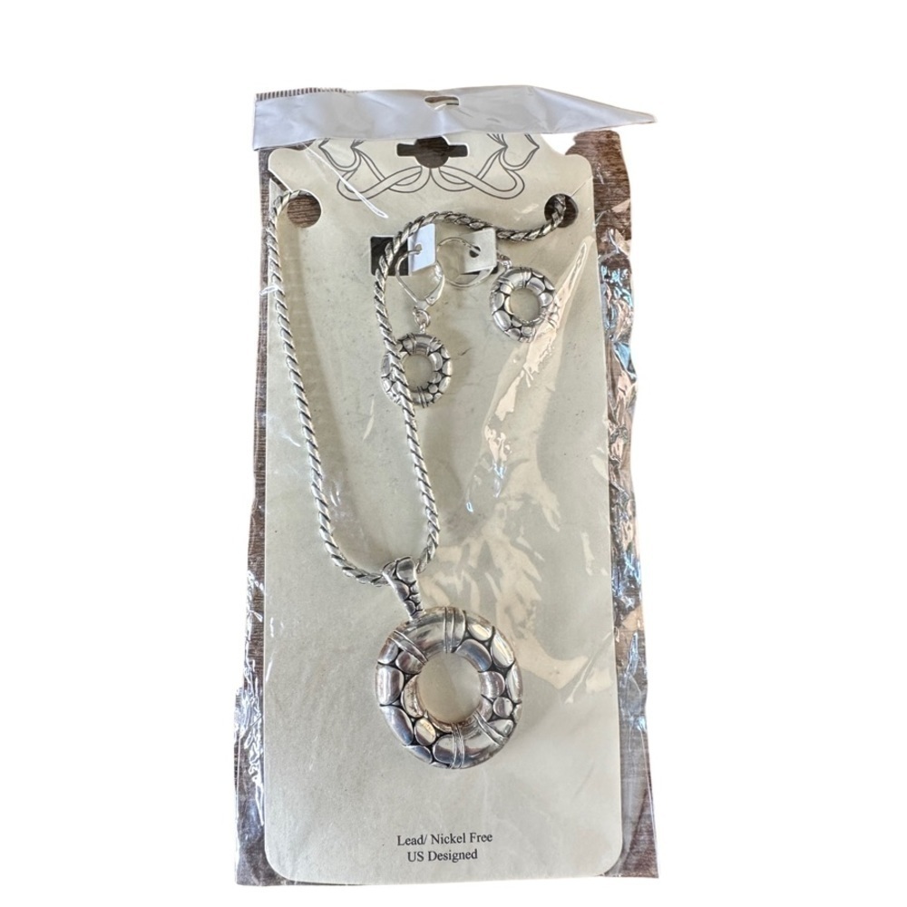 Necklace & Earrings (NWT) 🩶